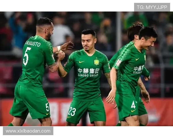 当今足球最热球星是谁他为何能成为全球瞩目的焦点