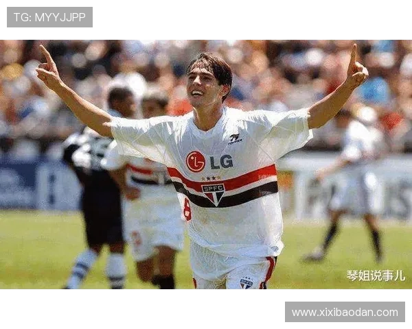 足球场上飞速奔跑的顶级球星是谁谁的速度与激情让对手望尘莫及 足球场上飞速奔跑的顶级球星是谁谁的速度与激情让对手望尘莫及